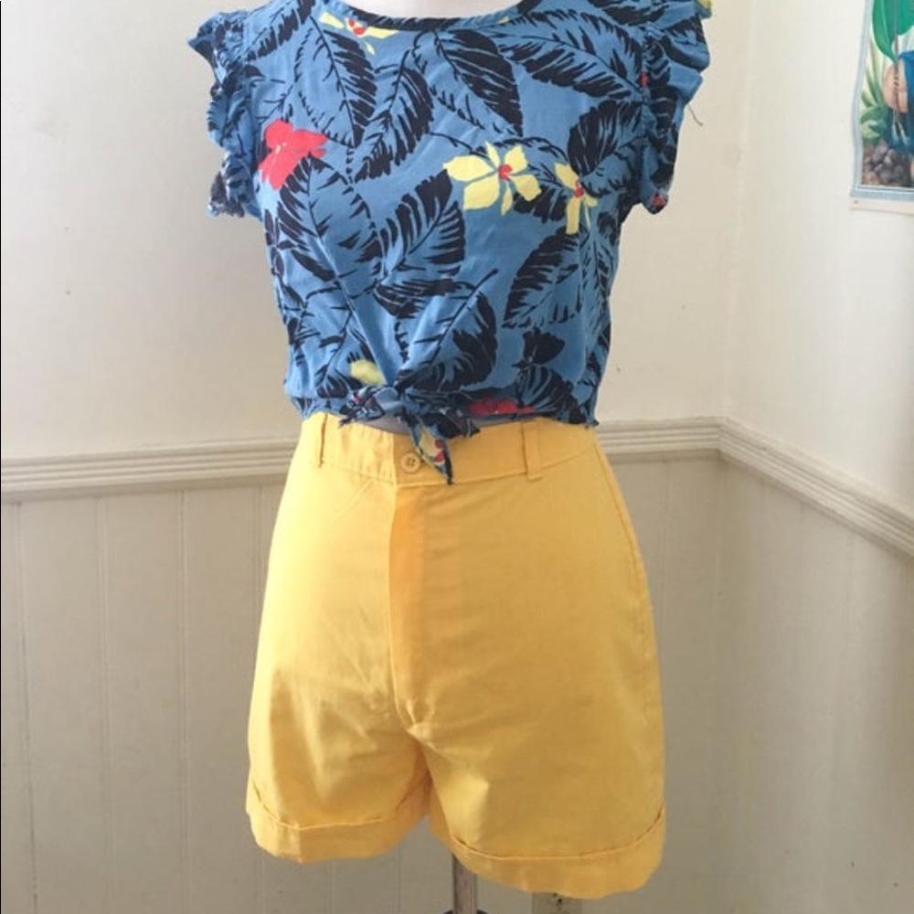 💕SOLD💕Vintage 1960s 1970s Yellow High Waist - Picture 2 of 6